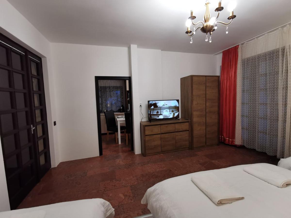Ambient Deluxe Apartman Дьюла Екстер'єр фото